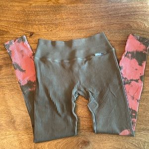 Bombshell tie-dye seamless leggings olive green/coral XS/S